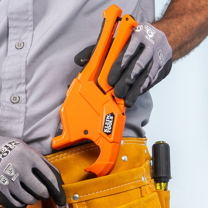 KLEIN TOOLS | 1-1/4-Inch Precision Ratcheting PVC Pipe Cutter | #50044