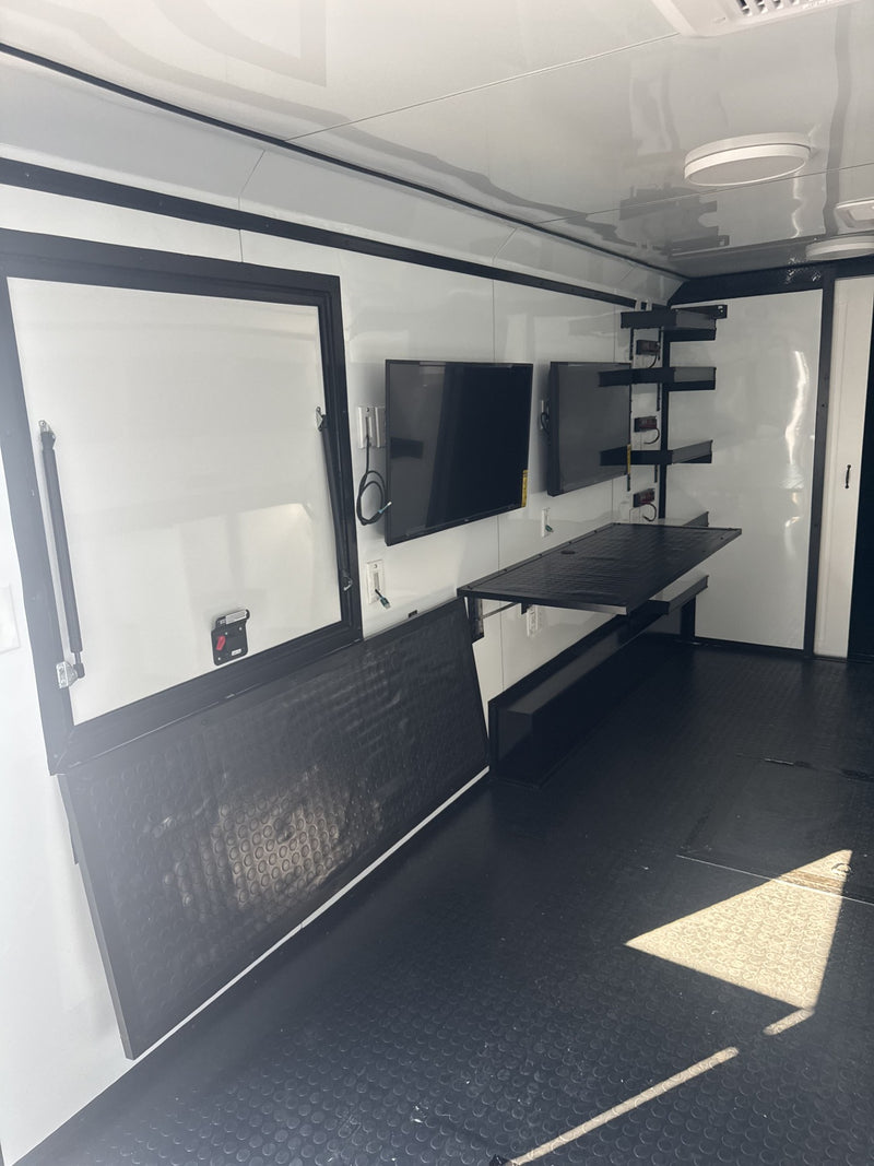 SMG TRAILERS | DISCOVERY SE 8.5x32TA5 Command Trailer | #8.5X32-COMM