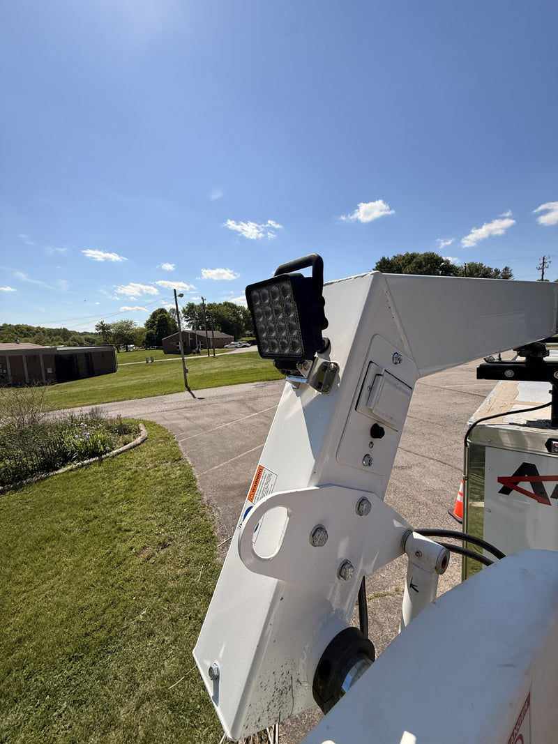 Self-Leveling Liberty Lift Bucket Lift Fiber Trailer | #LLB-LFT
